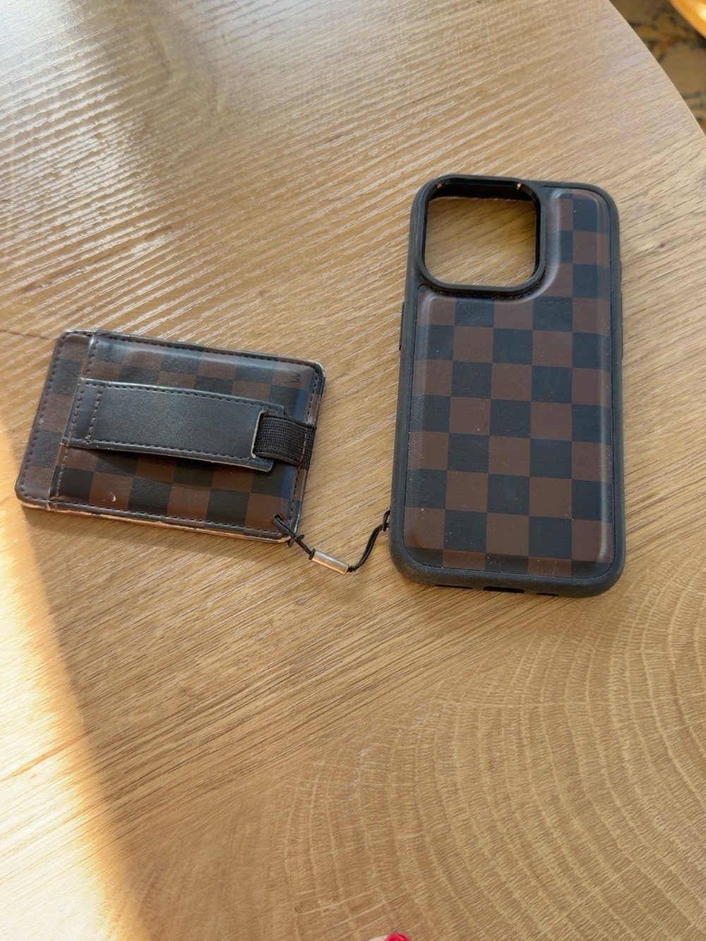 WALLI iPhone 15 Pro Checkered Wallet Case with Detachable Card Holder